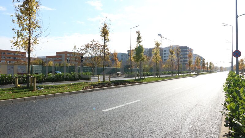 Trei camere la parter cu curte proprie de 57 mp,  2 bai, pozitie pe sud, comision 0%.